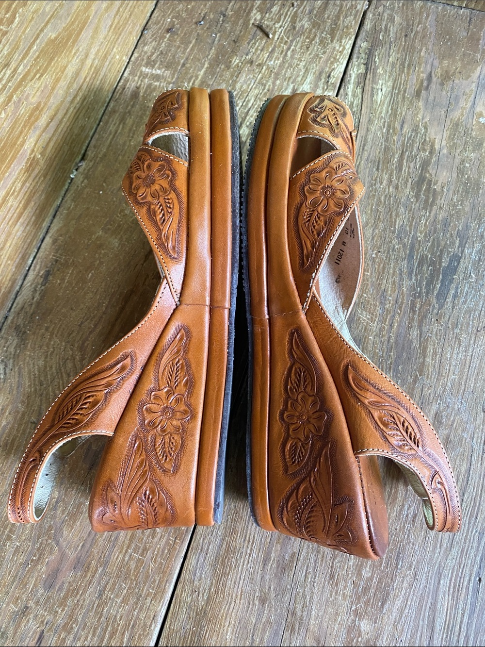 Re-Mix company Women's Floral tooled Leather Slingback Wedge 10 - Picture 5 of 9